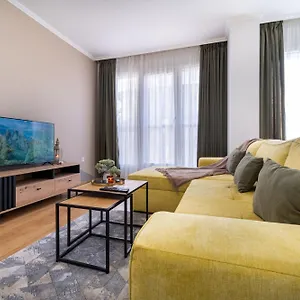 city-center-charm-2br-apartment.plovdiv-hotels.com/
